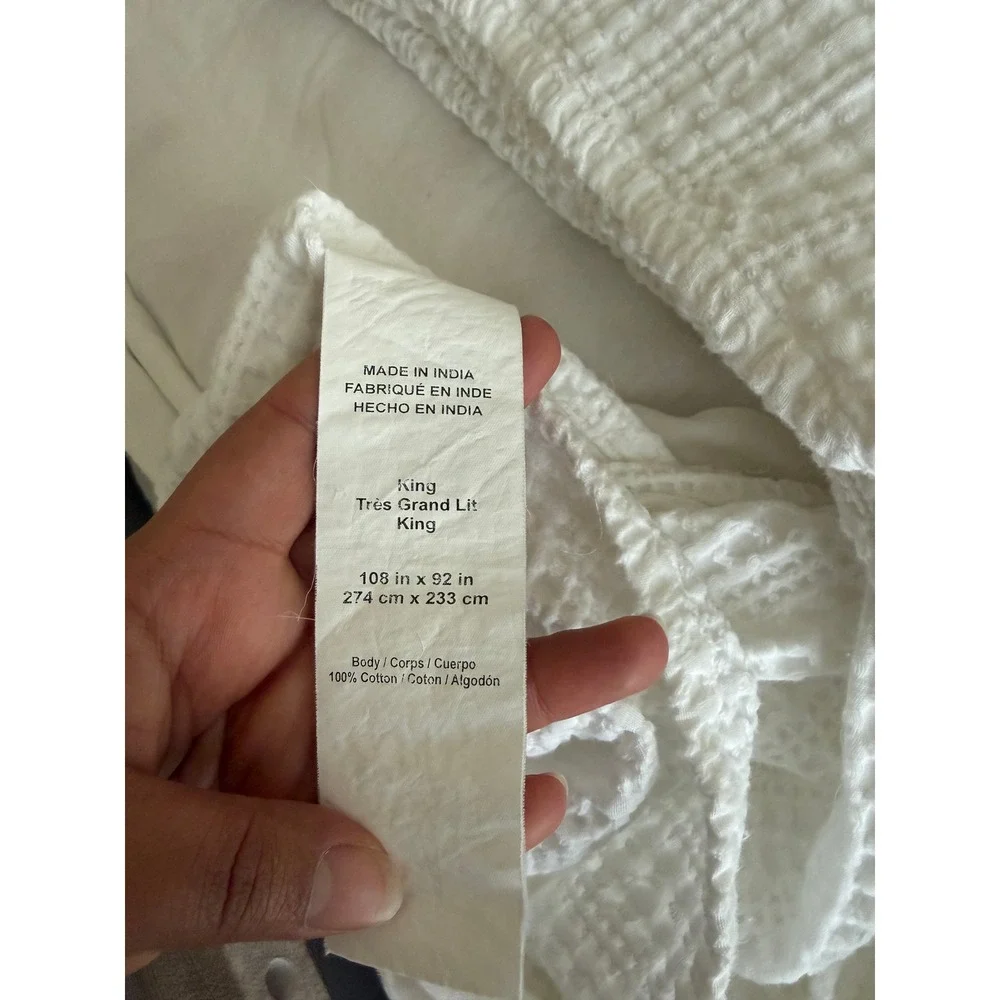 Pottery Barn King White Cotton Textured Matelasse Duvet Cover Button Closure